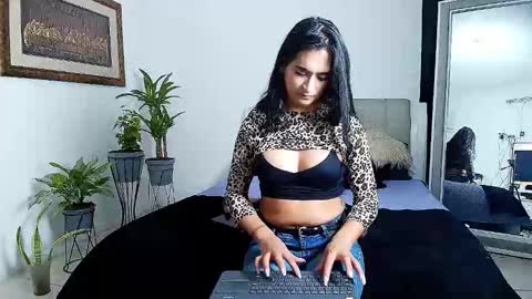 Jade  online show from December 10, 11:00 pm