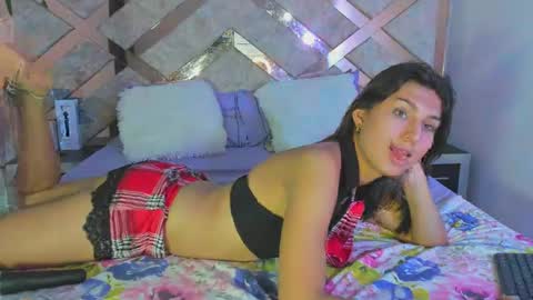 Snapshot of _miss_khloe chatting on December 2, 7:11 pm Khloe online show from December 2, 7:11 pm