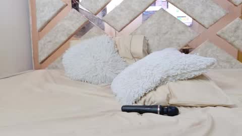 Khloe  online show from December 21, 9:20 pm