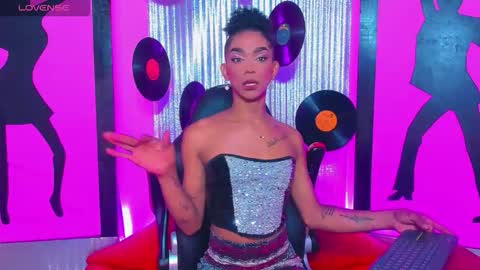 Nicky  Please help me with your thumbs up its importan online show from March 17, 9:49 pm