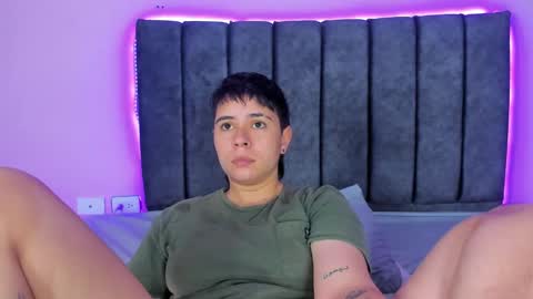 Snapshot of abbysmiitth_ chatting on December 17, 1:27 pm Abby Smith online show from December 17, 1:27 pm