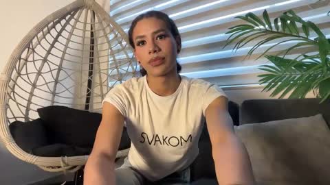 Queen Dumont   online show from February 18, 10:06 pm