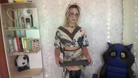 alexaavandercloude online show from March 26, 7:06 pm