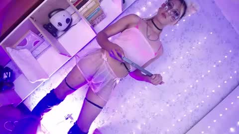 alexaavandercloude online show from April 11, 6:55 pm