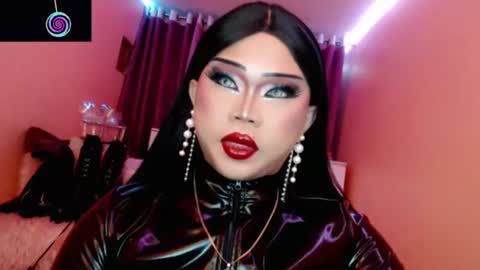 Queen Mireska online show from July 18, 1:40 pm