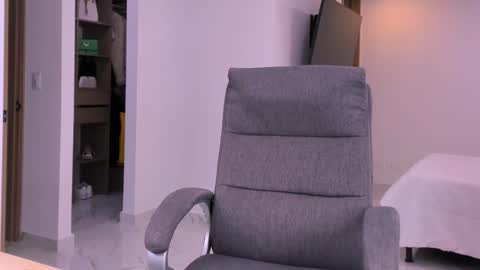 Angela Bonetti online show from March 13, 2:50 am