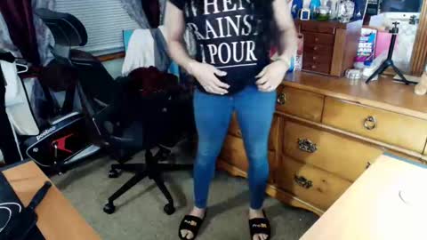 Angela Longcock online show from April 29, 3:11 am