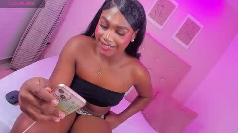 annie_dolce_ online show from December 17, 1:00 am