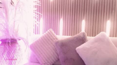 Ari  online show from November 13, 1:41 pm