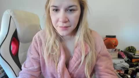 Mia online show from February 5, 8:00 am