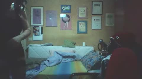 Snapshot of atinto17 chatting on October 25, 2:06 am atinto17 online show from October 25, 2:06 am