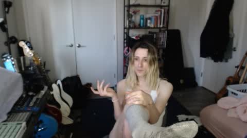 Ava online show from April 10, 8:47 pm