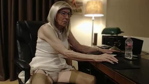 Michelle online show from December 18, 3:23 am