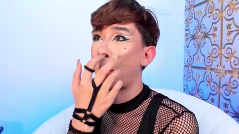          I work from home this is my room 3 online show from November 4, 5:18 am