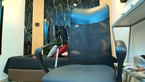     online show from April 5, 7:56 pm