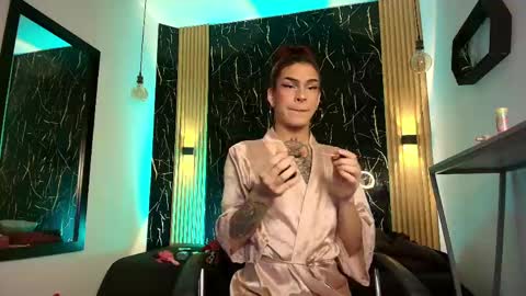     online show from April 11, 8:01 pm