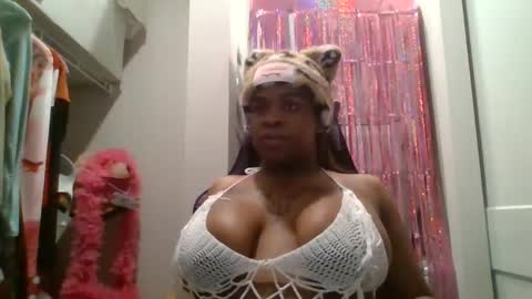 Snapshot of briny2021 chatting on January 14, 5:51 am Briny online show from January 14, 5:51 am