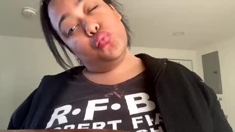 Snapshot of cals9x chatting on January 4, 7:13 pm camzxoxox online show from January 4, 7:13 pm