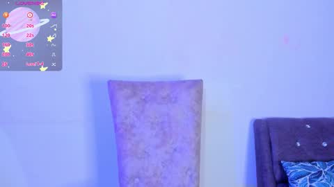  s online show from February 1, 9:24 pm