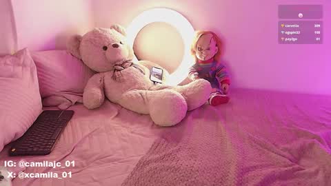Snapshot of cammile_cole chatting on October 12, 9:39 pm Laura Camila online show from October 12, 9:39 pm