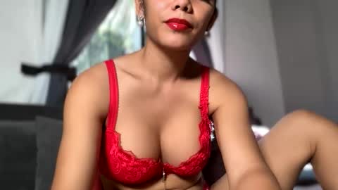 caroline_east online show from April 5, 12:52 am