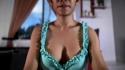 caroline_east online show from May 27, 6:32 am