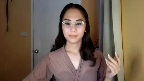 chelly4u69 online show from April 3, 2:10 am