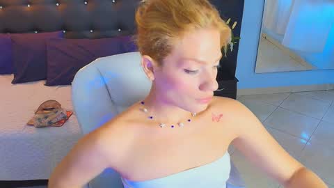 CHLOE online show from December 10, 9:22 pm