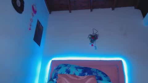 cicimom online show from November 20, 5:52 am