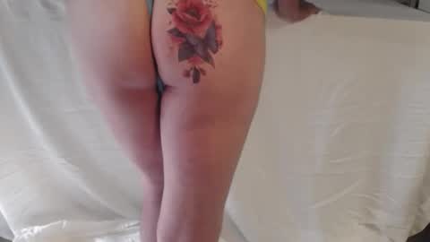 Snapshot of cindy4coxxnwifey chatting on October 4, 9:04 pm Cindy and Wifey online show from October 4, 9:04 pm