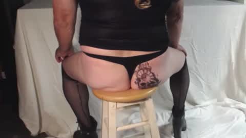 Snapshot of cindy4coxxnwifey chatting on November 1, 2:20 am Cindy and Wifey online show from November 1, 2:20 am