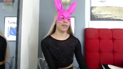 Cris Evanz online show from March 3, 4:30 pm