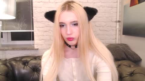 crystaltempt_ online show from May 24, 1:24 am