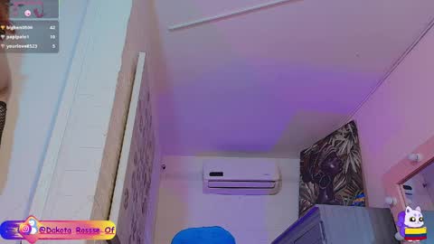 DakotaRoseee online show from April 11, 7:45 am