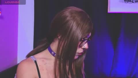 dark_nina__ online show from April 4, 5:16 am