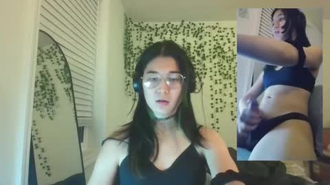 Snapshot of deciduousdoll chatting on October 4, 5:41 am deciduousdoll online show from October 4, 5:41 am