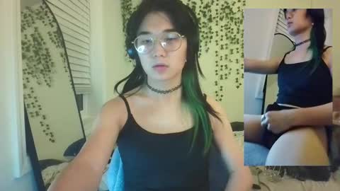 Snapshot of deciduousdoll chatting on October 6, 6:46 am deciduousdoll online show from October 6, 6:46 am