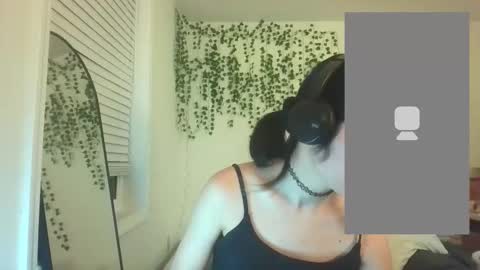 Snapshot of deciduousdoll chatting on October 19, 5:55 am deciduousdoll online show from October 19, 5:55 am