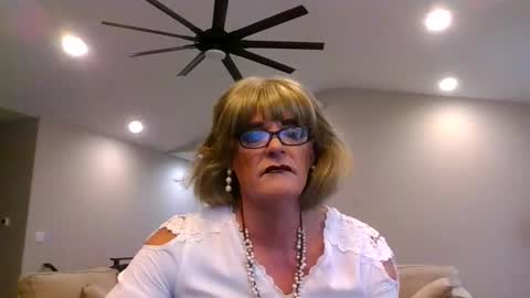 dianeheels online show from March 3, 2:46 pm