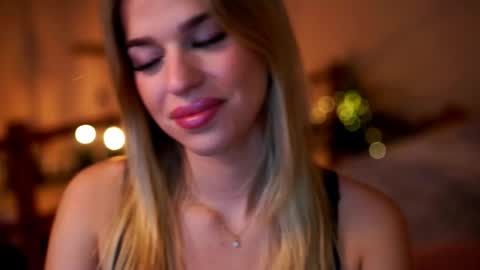 Snapshot of elister_alison chatting on October 15, 9:09 am Sunflower  online show from October 15, 9:09 am