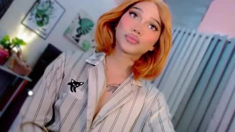 Snapshot of elvie_hughes chatting on October 30, 11:31 am elvie_hughes online show from October 30, 11:31 am