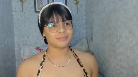 emily_rosue_ online show from July 6, 4:30 am