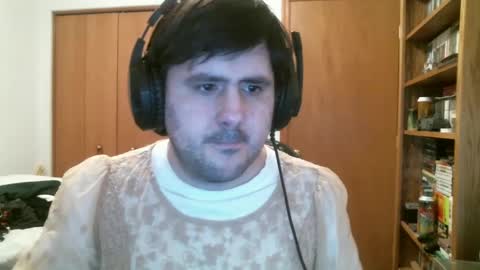 emma_the_boy online show from December 3, 9:28 am