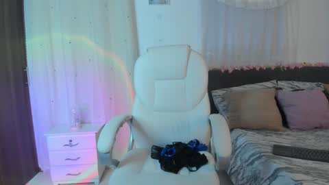 juliana  online show from December 14, 1:00 am