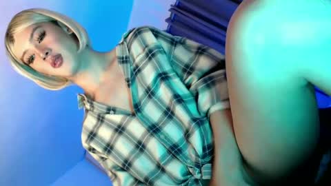 erotic_empress18 online show from June 19, 8:35 pm