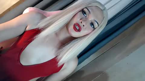 DANIELLA - DONT FORGET TO GIVE ME A THUMBSU UP online show from December 3, 1:48 pm