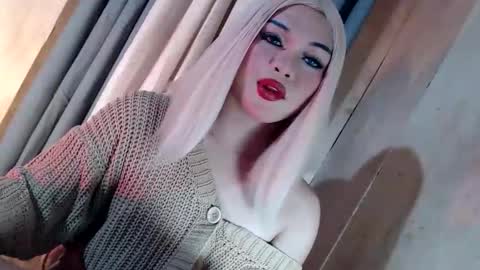 DANIELLA - DONT FORGET TO GIVE ME A THUMBSU UP online show from June 2, 11:01 am