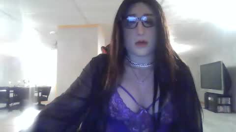 Snapshot of femaledanielle chatting on March 9, 2:39 am FemaleDanielle online show from March 9, 2:39 am