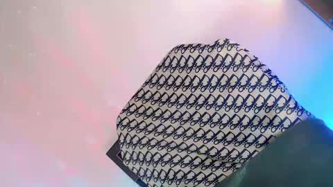 Suzy online show from January 14, 2:59 pm