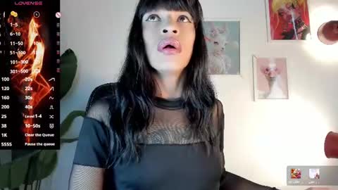 Gia  Please help me with your thumbs up its important   online show from August 4, 12:33 pm